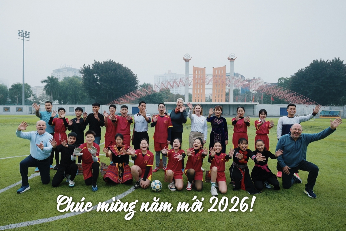 G4 Ambassadors to Vietnam celebrate Tet, playing football with children